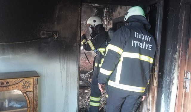 Hatay’da Müstakil Ev Alevlere Teslim Oldu, Kullanılamaz Hale Geldi