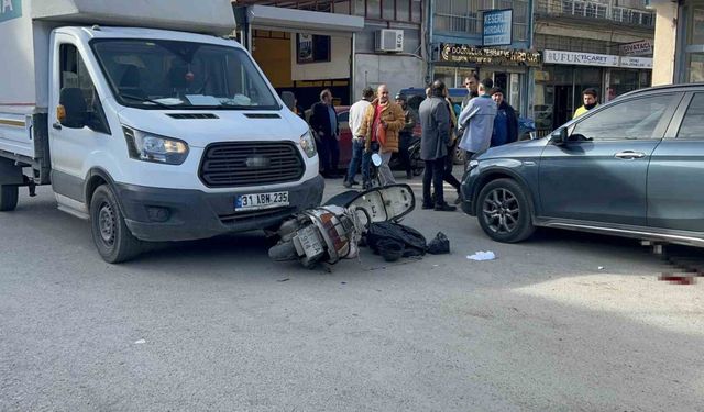 İskenderun’da Kamyonetle Çarpışan Motosiklet Sürücüsü Ağır Yaralandı