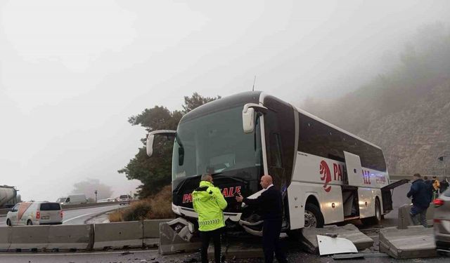 Muğla’da Yolcu Otobüsü Bariyerlere Çarptı: 5 Yaralı