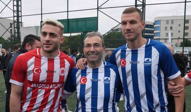 Pendik'te Dünya Engelliler Günü Coşkusu: Yıldız Futbolcular Ampute Futbolcularla Sahada