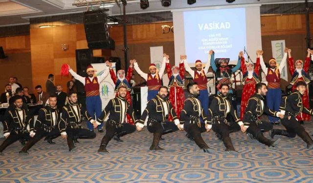 Van'da Geleneksel "Van Gecesi" Etkinliği Büyük İlgi Gördü