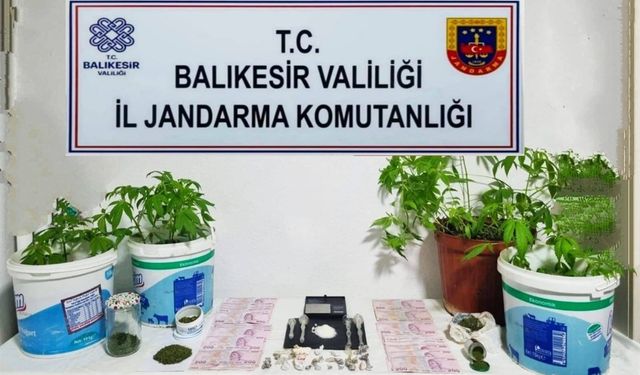 Balıkesir’de Uyuşturucu Operasyonu: 29 Şüpheli Yakalandı, Çok Miktarda Uyuşturucu Madde Ele Geçirildi