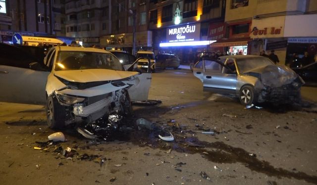 Samsun’da "Dur" İhtarına Uymayan Sürücü Kazaya Sebep Oldu: 3 Yaralı