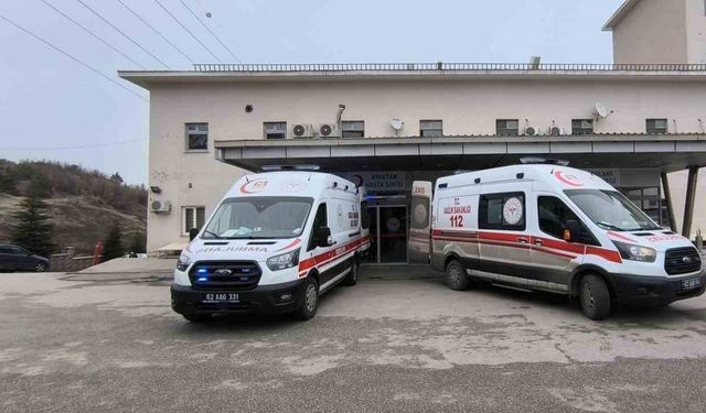 Tunceli’de Baba ve Oğul Trafik Kazasında Yaralandı