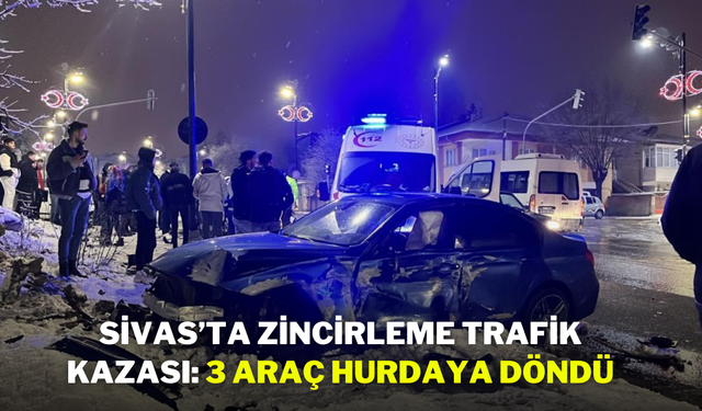 Sivas’ta Zincirleme Trafik Kazası: 3 Araç Hurdaya Döndü