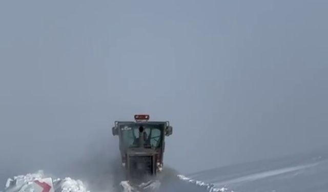 Sivas’ta Kar Yağışı Ulaşımı Felç Etti, Ekipler Seferber Oldu