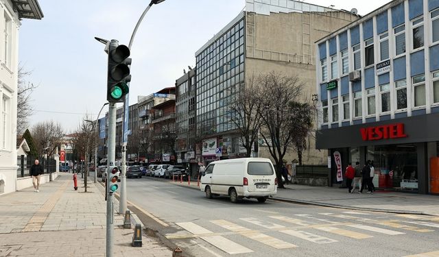 Trafik Işıkları Yeşil Hilal ile Aydınlanıyor