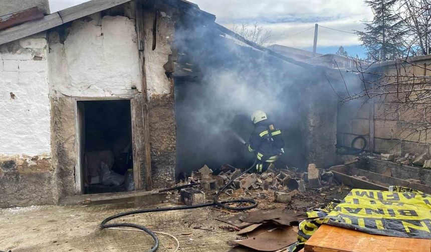 Konya'da Müstakil Evin Aşhanesinde Yangın: İtfaiye Ekipleri Müdahale Etti