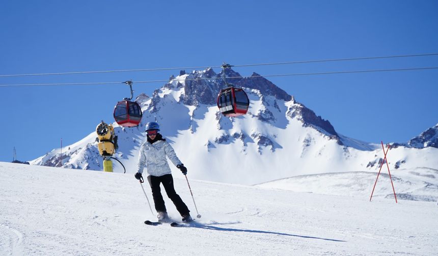 Erciyes Kayak Merkezi'nde Rekor Sezon: 2 Buçuk Ayda 2 Milyon Turist!