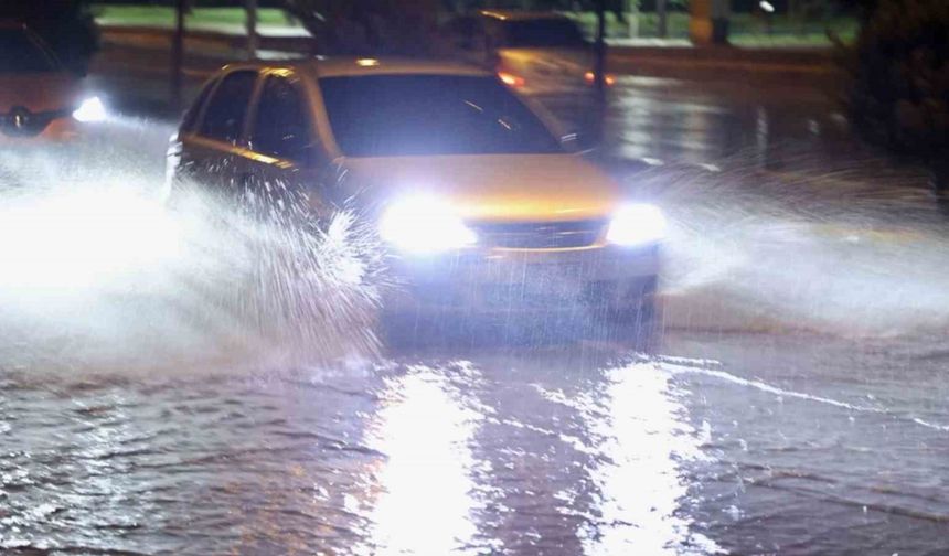 Aksaray'da Sağanak Yağış Sele Neden Oldu: Tarlalar Sular Altında, Melendiz Çayı Taştı!