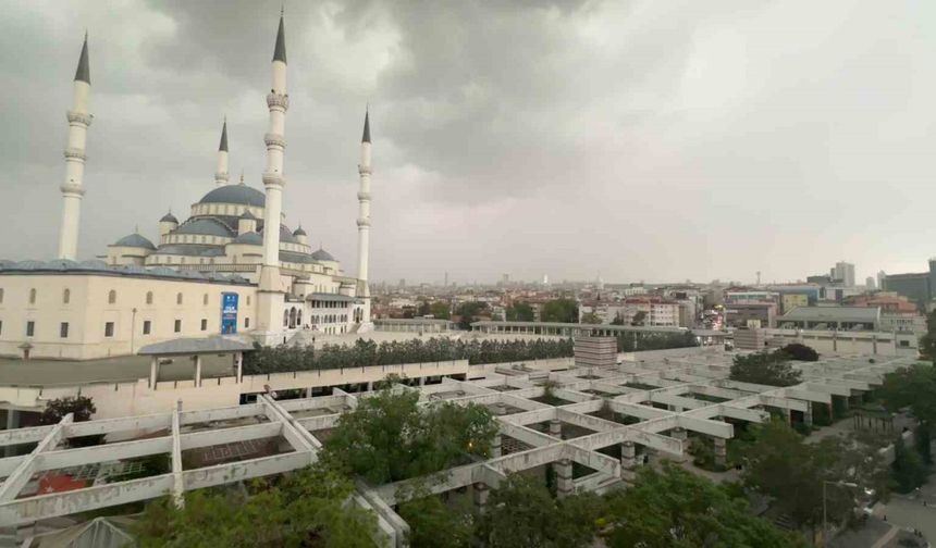 Ankara'da Beklenen Yağış Geldi! Gök Gürültülü Sağanak Etkili Oldu