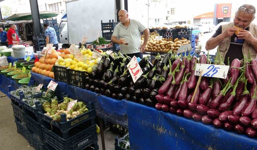 Kayseri'de Semt Pazarlarında Sebze Fiyatları Düştü, Meyveler Pahalı!