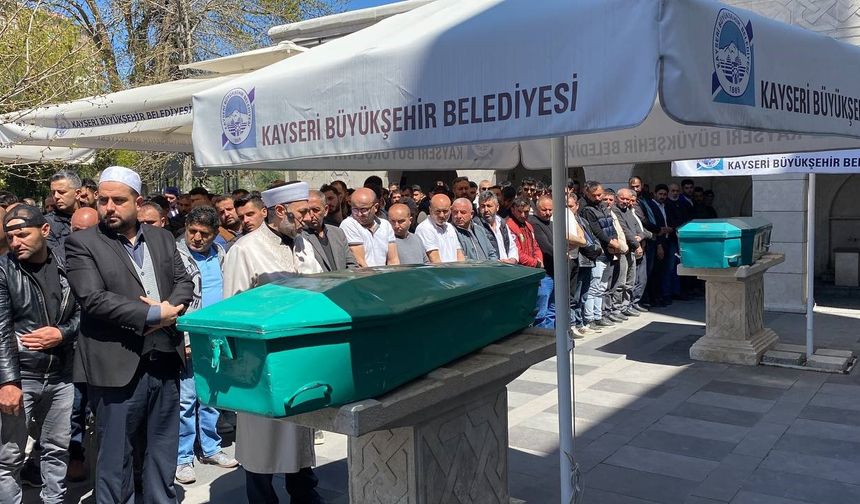 Kayseri'de Sobadan Sızan Karbonmonoksit Gazından Zehirlenen 2 Kardeş Son Yolculuğuna Uğurlandı