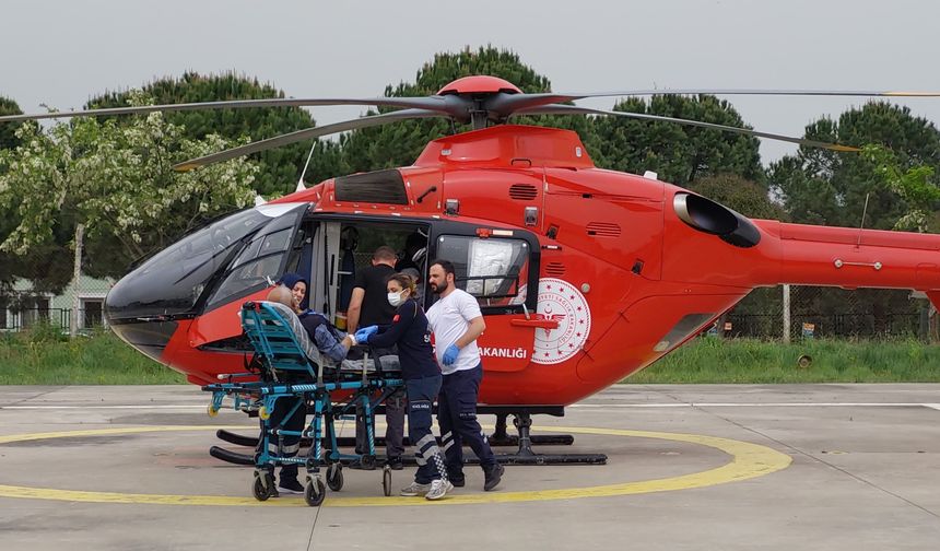 Kalp Krizi Geçiren Adam Ambulans Helikopterle Hastaneye Kaldırıldı