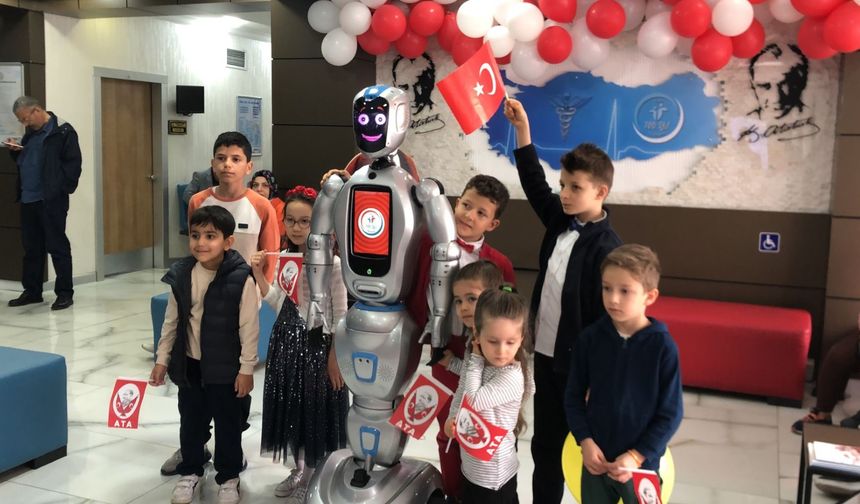 Robot Ada Çocuklara 23 Nisan Sürprizi Yaptı!