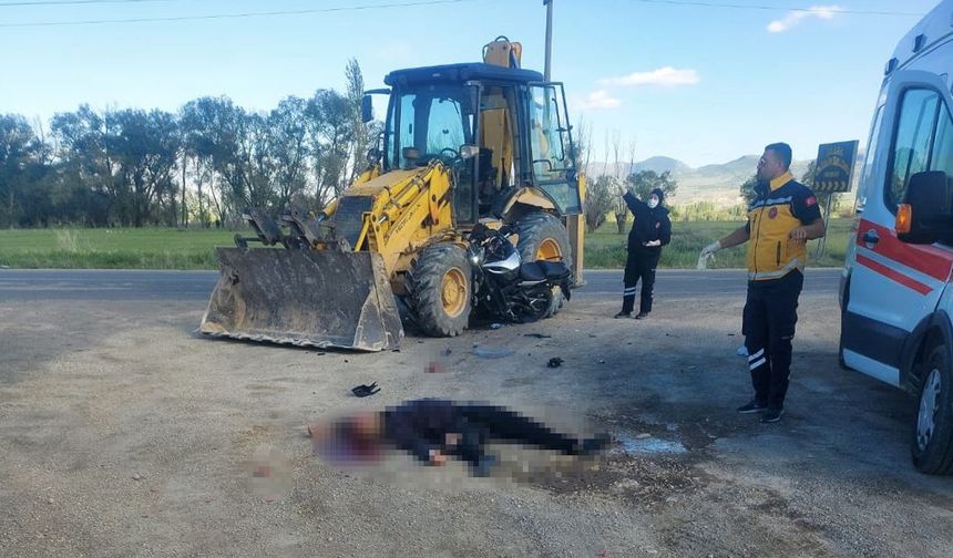 Gülağaç'ta Feci Kaza: Motosiklet Sürücüsü Kepçeye Çarpışarak Hayatını Kaybetti