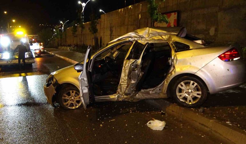Yozgat'ta Trafik Kazası: Araç Ağaca Çarpınca Sürücü Yaralandı!
