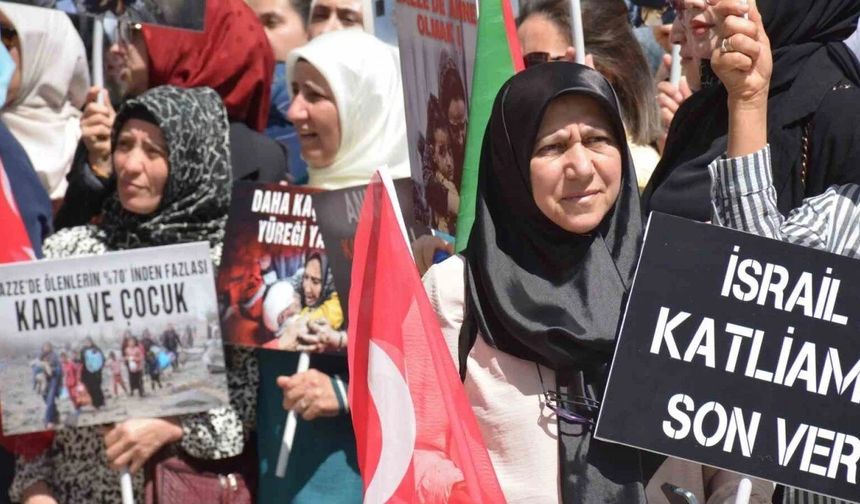 AK Parti Kadın Kolları 81 İlde Gazze'deki Anneleri Anmak İçin İsrail'i Protesto Etti