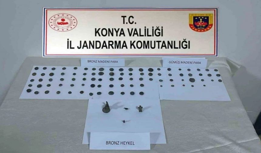 Jandarmadan Tarihi Eser Operasyonu: Konya'da 4 Heykel, 65 Bronz Sikke ve 26 Gümüş Sikke Ele Geçirildi