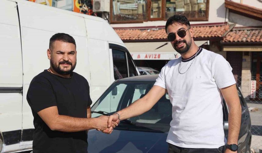 Konya’da Hayali iPhone 16 Pro Max ile 97 Model Fiat Uno Takası: Sosyal Medyada Gündem Oldu