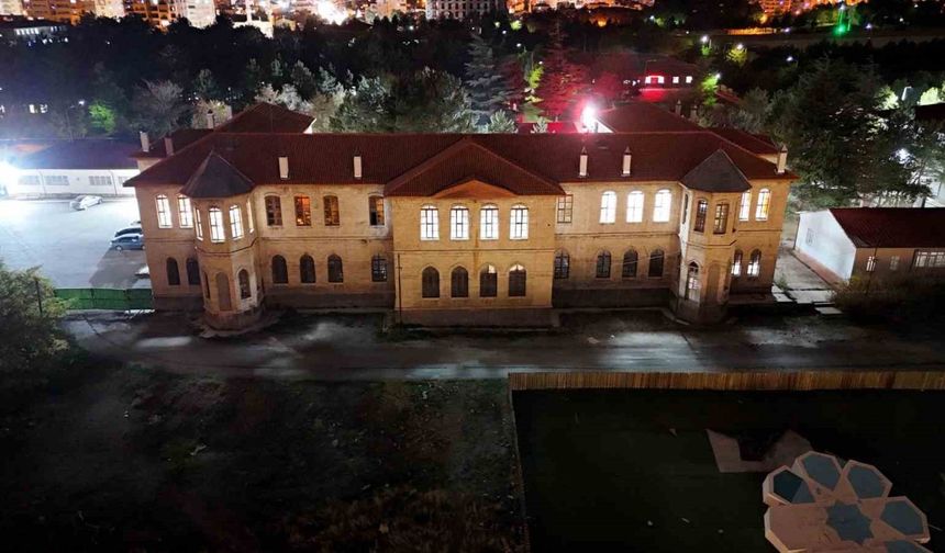 Sivas’ta Selçuk Anadolu Lisesi, Öğrencilere Ev Ortamı Sağlayarak YKS’ye Hazırlanıyor