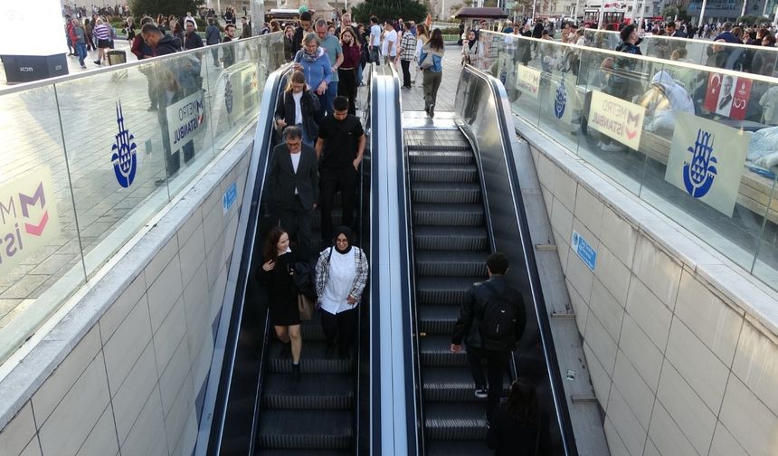 Taksim’de Yürüyen Merdiven Sorunu: Yaşlılar ve Engelliler Zor Anlar Yaşıyor