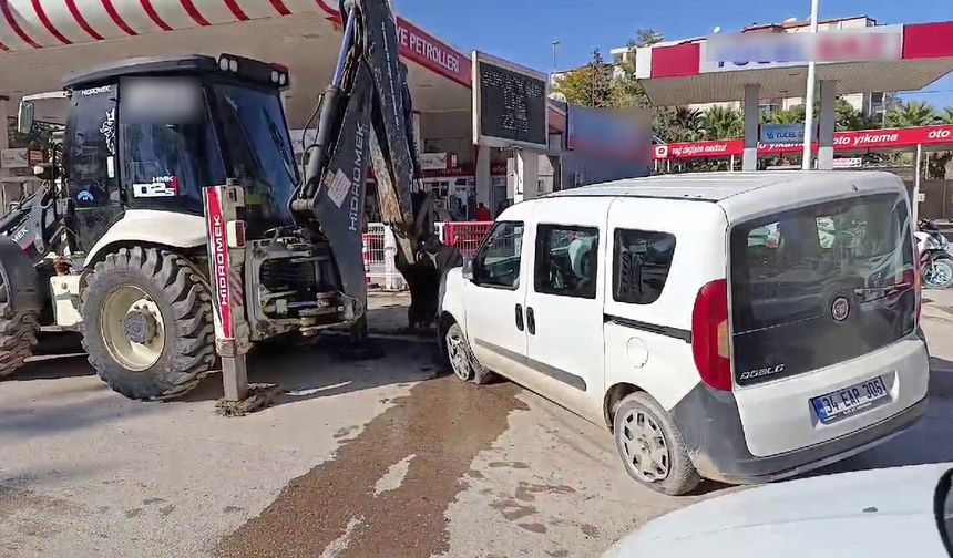 Adıyaman’da Kepçeye Çarpan Hafif Ticari Araçta 2 Yaralı