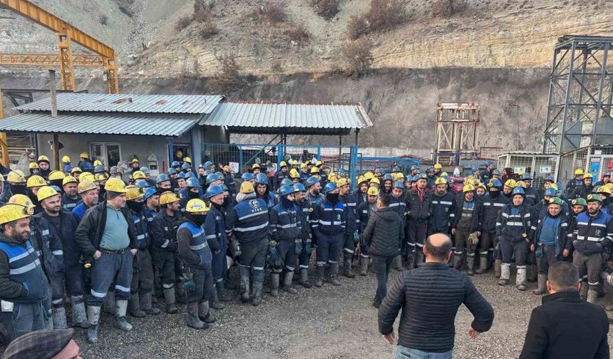 Ankara’da Madenciler Özelleştirme Kararına Karşı Kendilerini Madene Kapattı