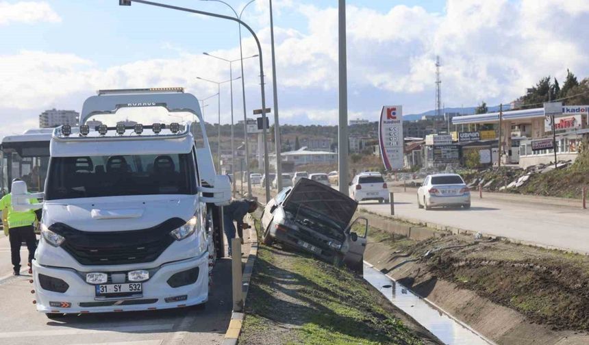 Antakya'da meydana gelen trafik kazasında 5 kişi yaralandı.