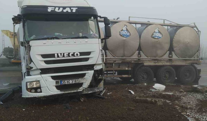 Balıkesir'de Süt Tankeri Kaza Yaptı: 1 Yaralı