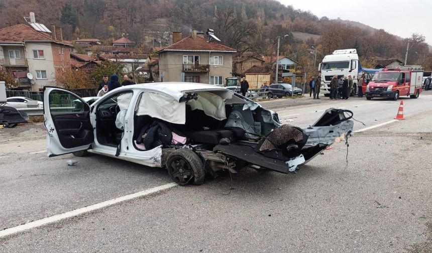 Bilecik'te Trafik Kazasında Anne ve Kızı Hayatını Kaybetti