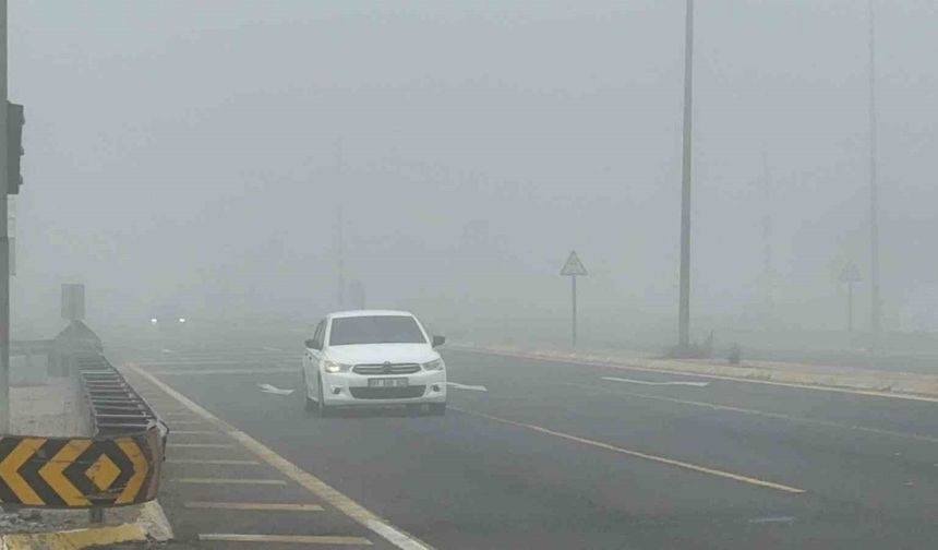 Bolu'da Etkili Olan Sis, Görüş Mesafesini 30 Meteye Kadar Düşürdü