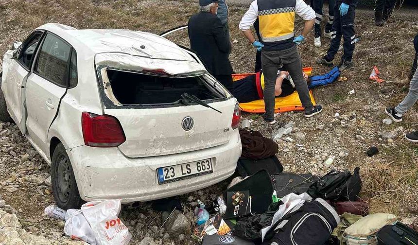 Çorum'da Otomobil Şarampole Devrildi: 4 Yaralı