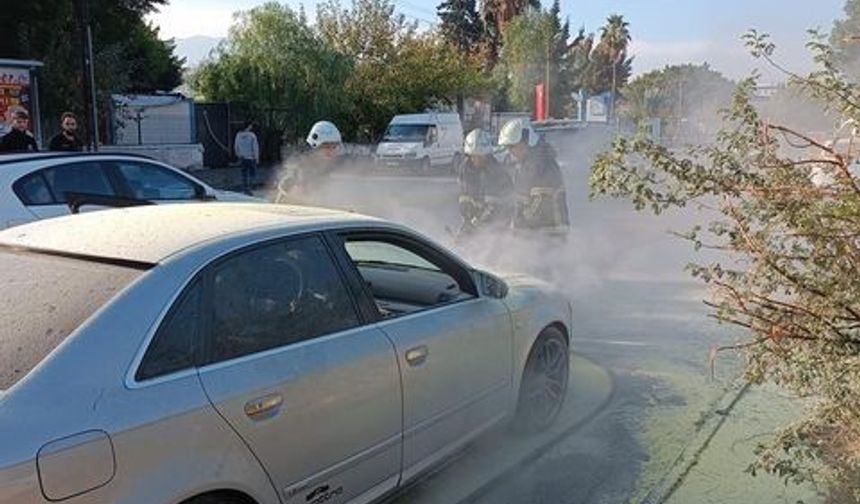 Hatay'da Park Halindeki Araçta Yangın Çıktı