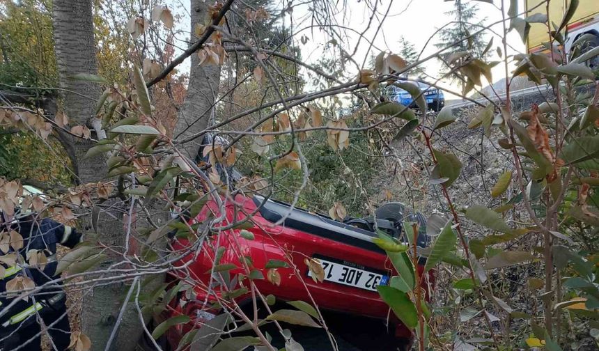 Isparta’da Korkunç Kaza: Otomobil Şarampole Yuvarlandı