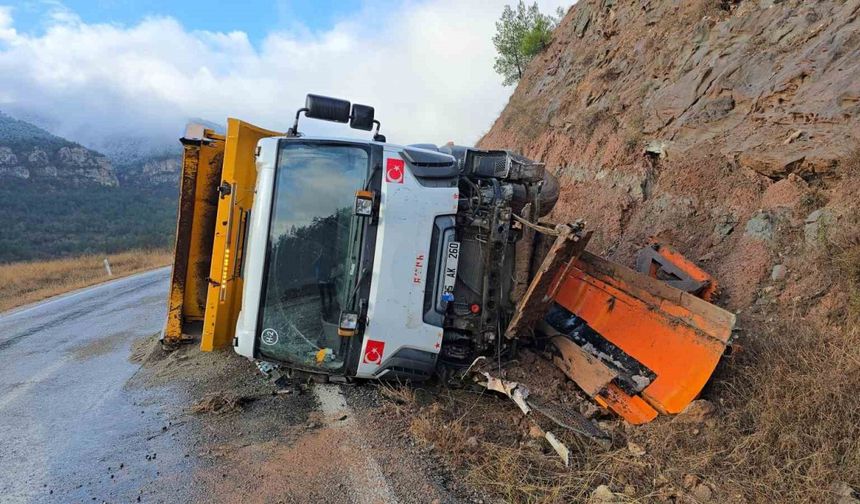 Karabük'te Tuzlama Aracı Devrildi: 2 Yaralı