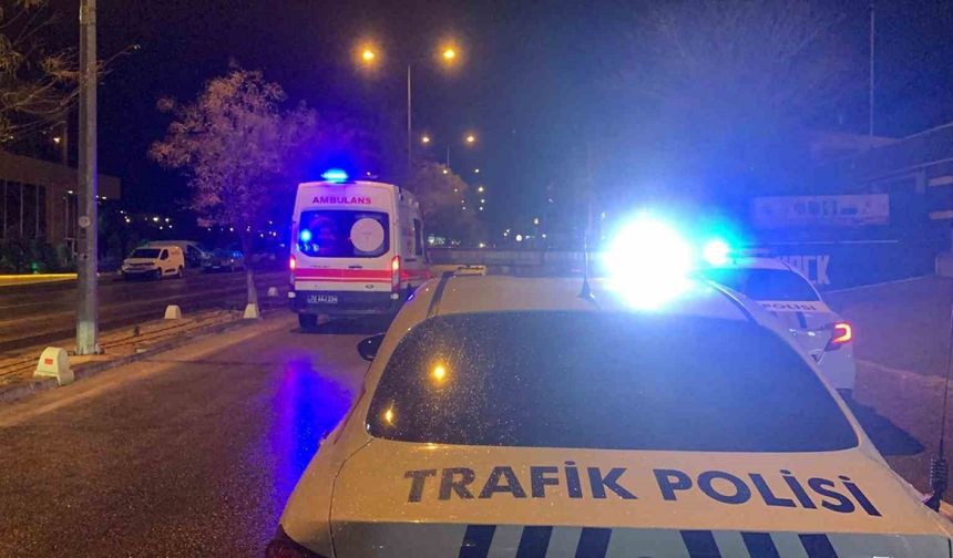 Karaman’da Yağmur Nedeniyle Ağaca Çarpan Otomobilde 1 Yaralı