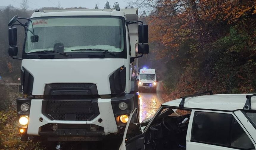 Sinop’ta Otomobil ile Kamyon Çarpıştı: 1 Yaralı