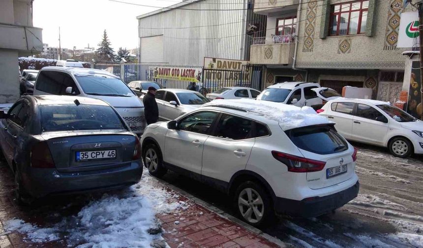 Van’da Kar Yağışı ve Kış Lastiği Uyarısı, Oto Lastikçilerde Yoğunluk Yarattı