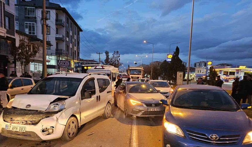 Afyonkarahisar’da Zincirleme Trafik Kazası: 7 Yaralı