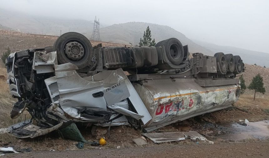 Batman’da Petrol Yüklü Tır Devrildi, Sürücü Yaralandı