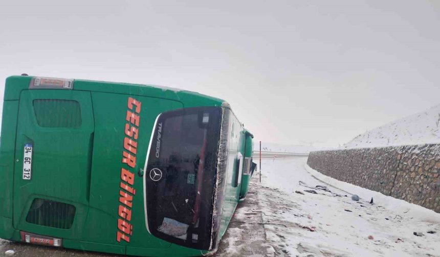 Bingöl'de Yolcu Otobüsü Devrildi: 2 Ölü, 16 Yaralı