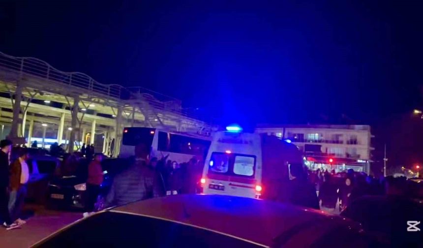 Fethiye'de Umre Kafilesine Çarpan Otomobil 3 Kişiyi Yaraladı