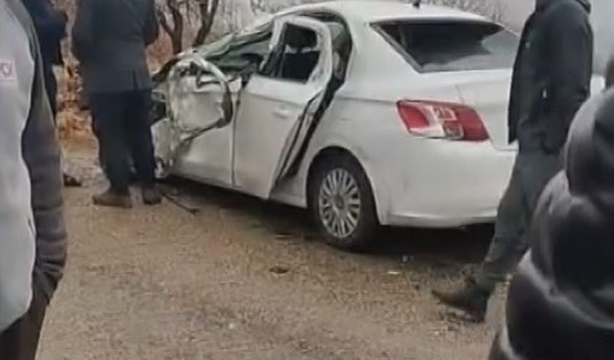 Gaziantep'te Otomobil ve Halk Otobüsü Çarpıştı: 5 Yaralı