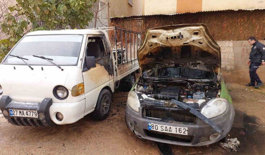 Gaziantep’te Park Halindeki Otomobil Yandı