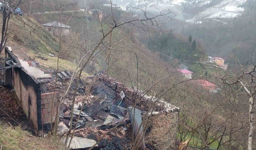 Giresun'da Evinde Çıkan Yangında Bir Kişi Hayatını Kaybetti