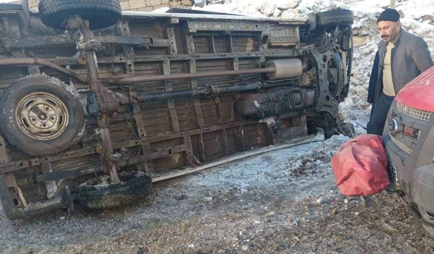 Hakkari'de Öğretmenleri Taşıyan Servis Devrildi: 12 Yaralı