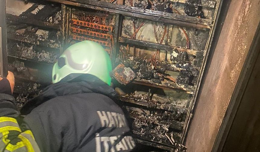 Hatay’da Elektrik Panosunda Çıkan Yangın, 6 Kişiyi Dumandan Etkiledi