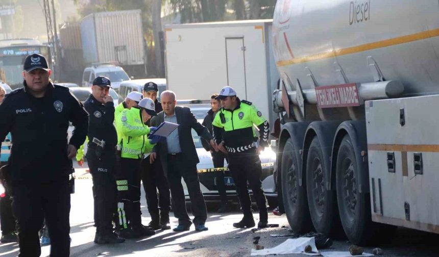 İzmir’de Öğrenci Servisi Tıra Çarptı: 1 Öğrenci Hayatını Kaybetti, 1 Yaralı