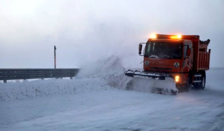 Kars’ta Kar Yağışı ve Tipi Hayatı Olumsuz Etkiliyor, 18 Köy Yolu Ulaşıma Kapandı